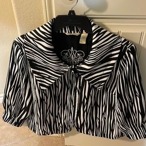 Trevan woman’s jacket with black/white design stripe & decorative collar button.